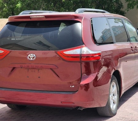 Burgund Toyota Sienna LE 2017