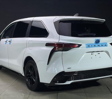 Bianca Toyota Sienna XLE 2021