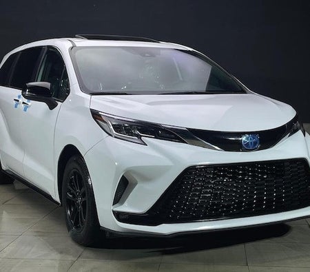 Bianca Toyota Sienna XLE 2021