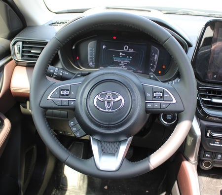 Toyota Urban Cruiser 2026, photo 3 of 4