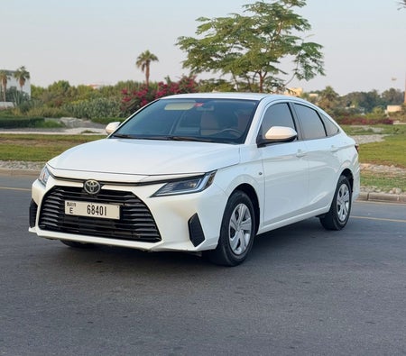 Blanc Toyota Yaris Sedan 2023 Blanc Toyota Yaris Sedan 2023