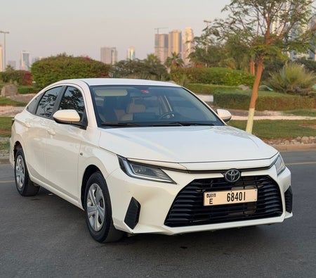 Blanc Toyota Yaris Sedan 2023 Blanc Toyota Yaris Sedan 2023