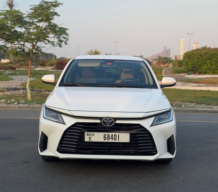 Blanc Toyota Yaris Sedan 2023 Blanc Toyota Yaris Sedan 2023