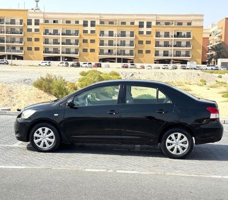 Black Toyota Yaris SE 2009