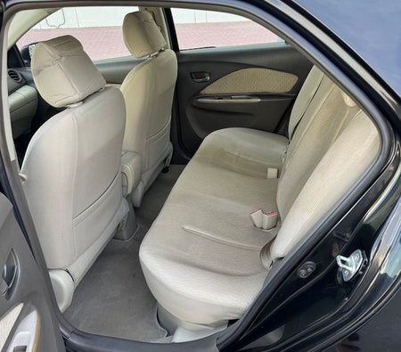 Black Toyota Yaris SE 2009