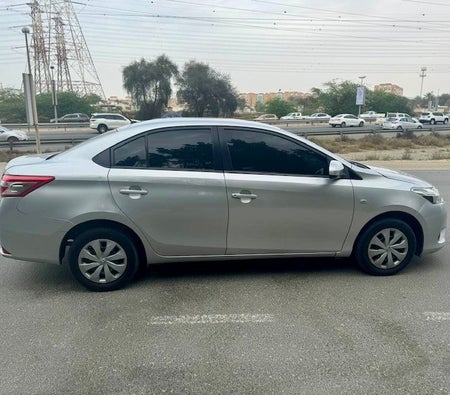 Toyota Yaris SE 2016, photo 3 of 4
