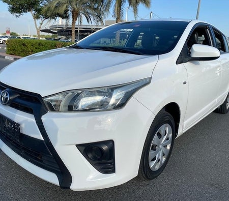 Toyota Yaris SE 2016, photo 3 of 4