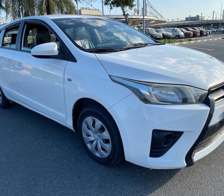Toyota Yaris SE 2016, photo 2 of 4