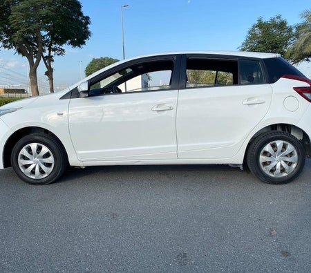White Toyota Yaris SE 2016