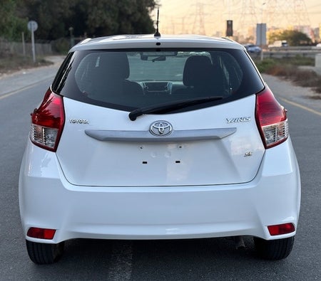 White Toyota Yaris Basic Plus 2017