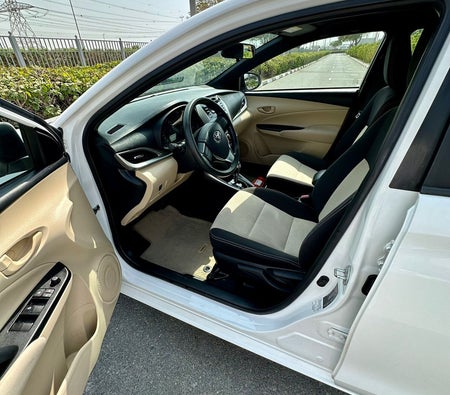 White Toyota Yaris 2019