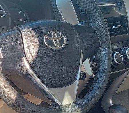 White Toyota Yaris SE 2020