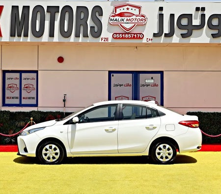 White Toyota Yaris MID 2020