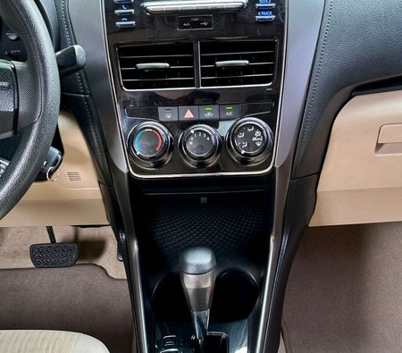 White Toyota Yaris 2022