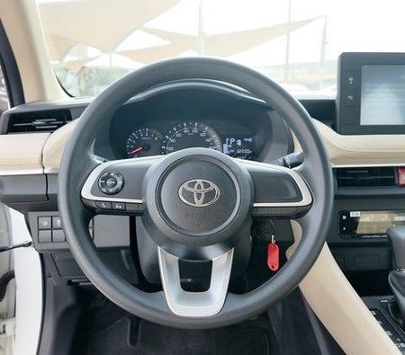 White Toyota Yaris SE 2023