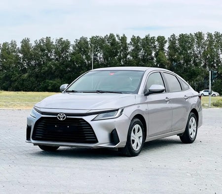 Toyota Yaris SE 2023, photo 2 of 4