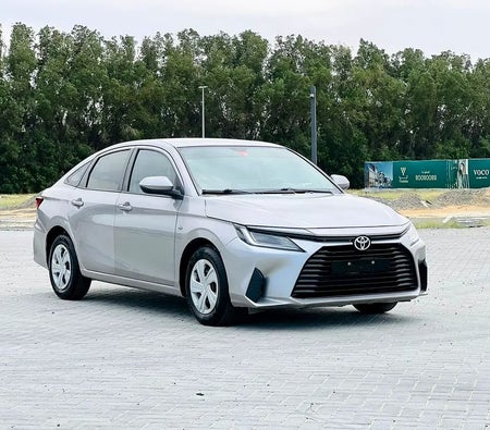 Toyota Yaris SE 2023, photo 3 of 4