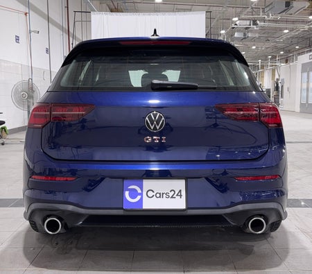 Blau Volkswagen Golf GTI P2 2024
