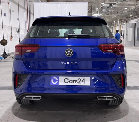Голубой Volkswagen T Roc R LINE 2023 год Голубой Volkswagen T Roc R LINE 2023 год