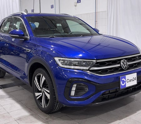 Голубой Volkswagen T Roc R LINE 2023 год Голубой Volkswagen T Roc R LINE 2023 год