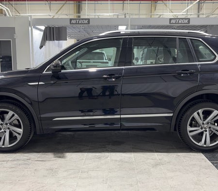 Schwarz Volkswagen Tiguan R LINE 2024