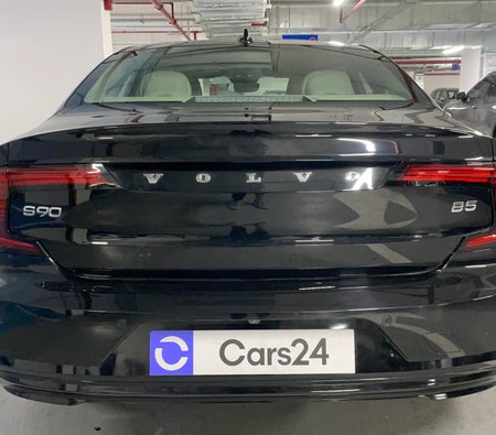 Black Volvo S90 B5 CORE 2024