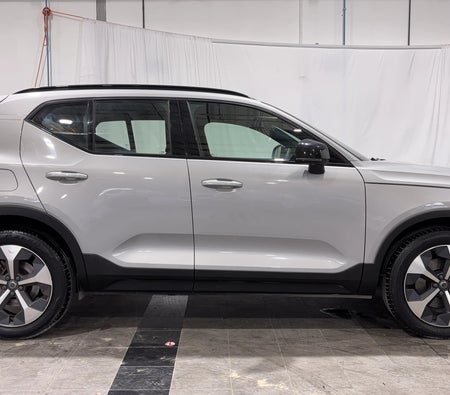 Volvo XC40 B4 Ultimate Dark 2024, photo 3 of 4