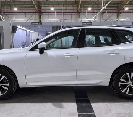 White Volvo XC60 B5 Core 2024