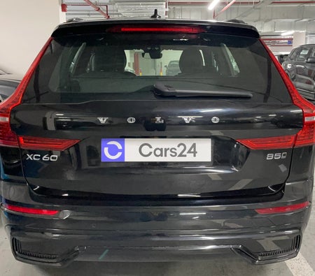 Black Volvo XC60 B5 Ultimate Dark 2024