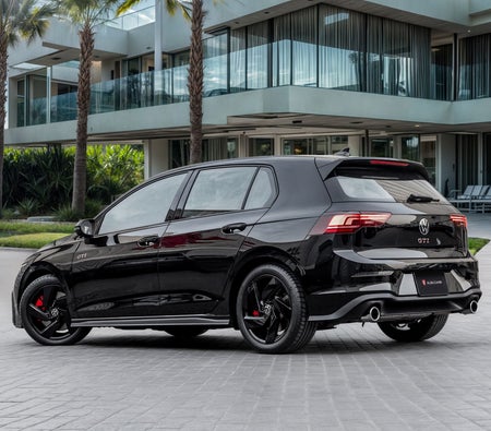 Siyah Volkswagen Golf GTI 2026