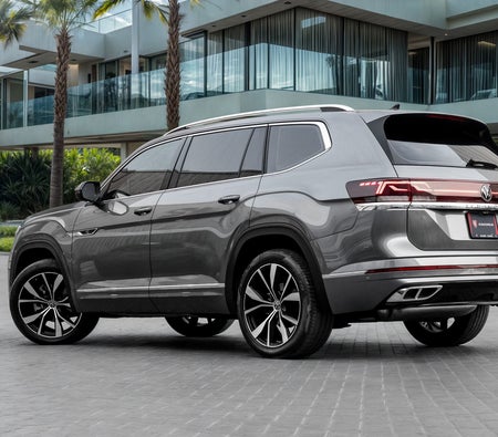 Серый Volkswagen Teramont R-Line 2024 год