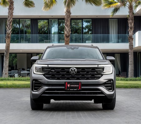 Серый Volkswagen Teramont R-Line 2024 год