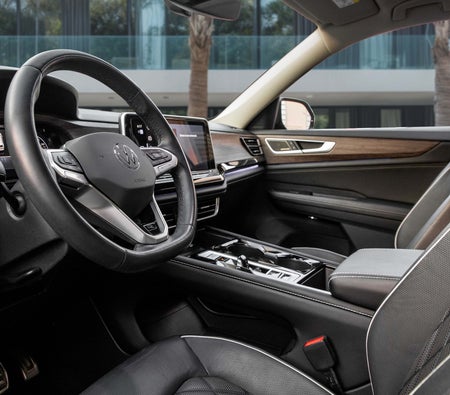 Серый Volkswagen Teramont R-Line 2024 год