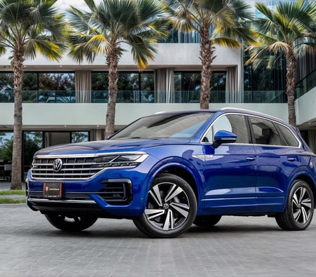Голубой Volkswagen Touareg R-Line 2021 год Голубой Volkswagen Touareg R-Line 2021 год