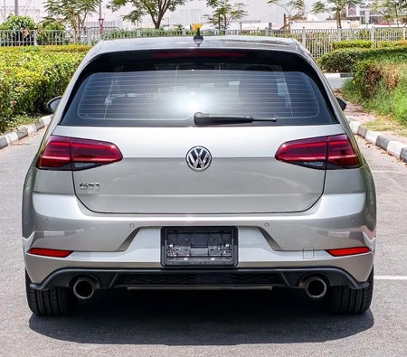 D'argento Volkswagen Golf GTI 2017