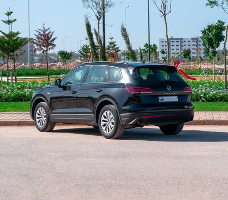 Schwarz Volkswagen Touareg 2022