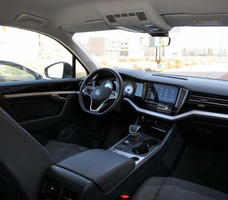 Schwarz Volkswagen Touareg 2022
