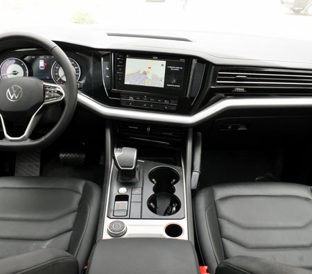 Black Volkswagen Touareg 2023