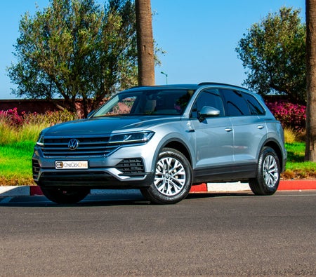 Silver Volkswagen Touareg 2023 Silver Volkswagen Touareg 2023