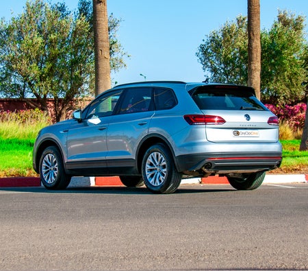 Silver Volkswagen Touareg 2023 Silver Volkswagen Touareg 2023