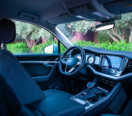 فضي فولكس فاغن  طوارق 2023