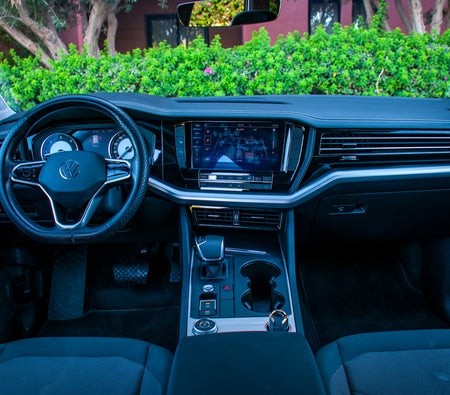 فضي فولكس فاغن  طوارق 2023