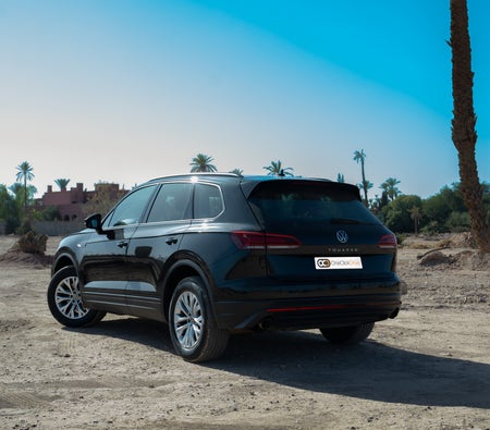 Schwarz Volkswagen Touareg 2023
