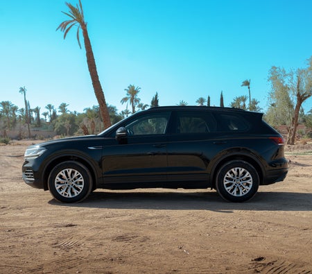 Schwarz Volkswagen Touareg 2023