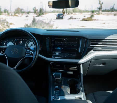 Schwarz Volkswagen Touareg 2023
