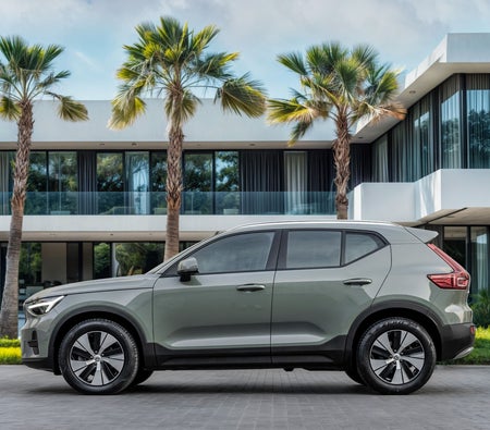 Volvo XC40 B4 Core 2024, photo 3 of 4