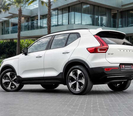 Volvo XC40 B4 Ultimate Dark 2023, photo 3 of 4
