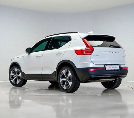 Beyaz Volvo XC40 B4 Ultimate Dark 2024 Beyaz Volvo XC40 B4 Ultimate Dark 2024