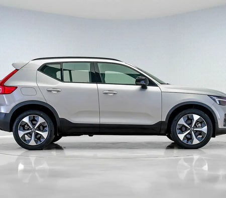 Gümüş Volvo XC40 B4 Ultimate Dark 2024
