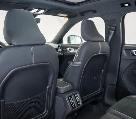 Gümüş Volvo XC40 B4 Ultimate Dark 2024